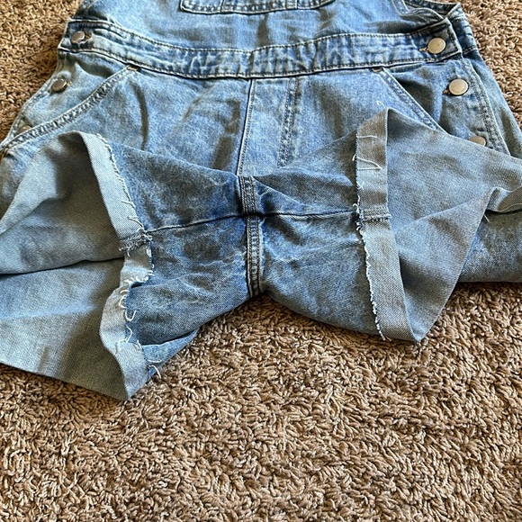 Universal Thread Overalls Size 8 - Picture 4 of 9